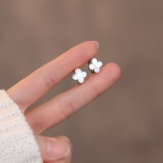 경제적으로도 이만한 제품이 없어요. 반클리프귀걸이 할인 아이템 리스트 9